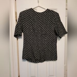 Black and cream fitted Elements short sleeve size L blouse.